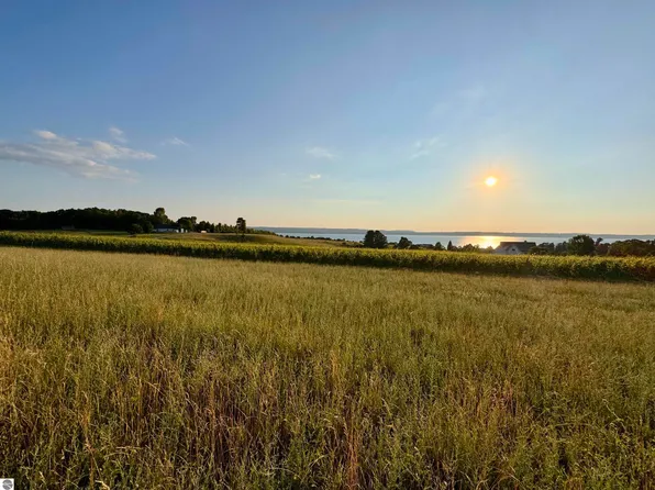 1 Cavalieri Ct, Traverse City, MI 49696