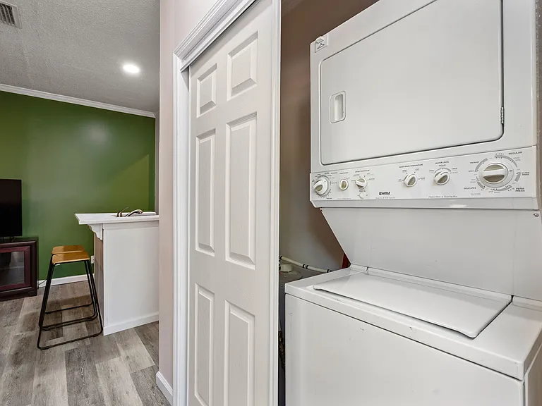 1019 W Rowan St #2 — Photo 8