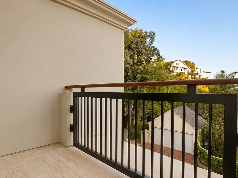 8721 Sunset Plaza Ter — Photo 15