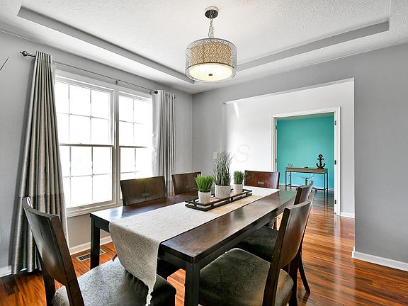 5th image of 936 McMunn St