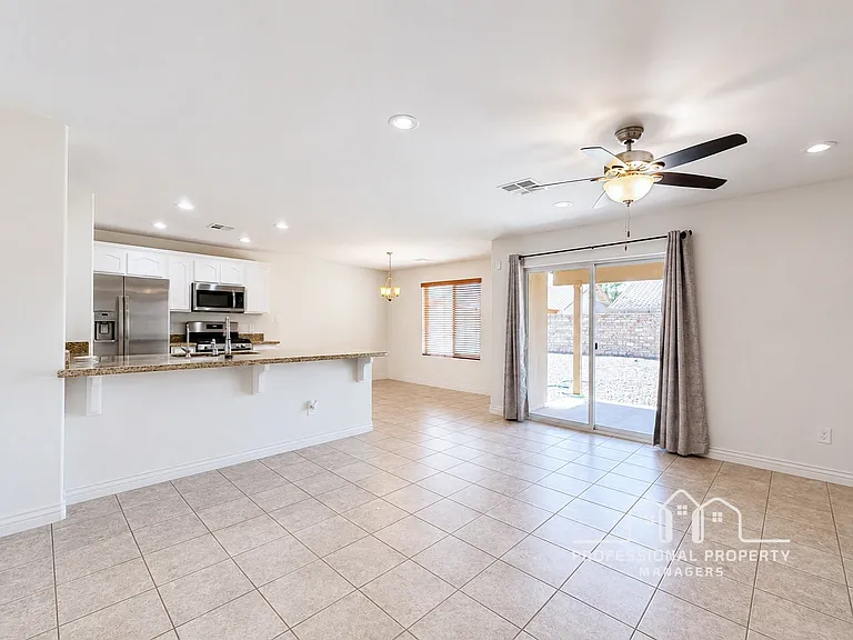 10219 E 34th Ln — Photo 4