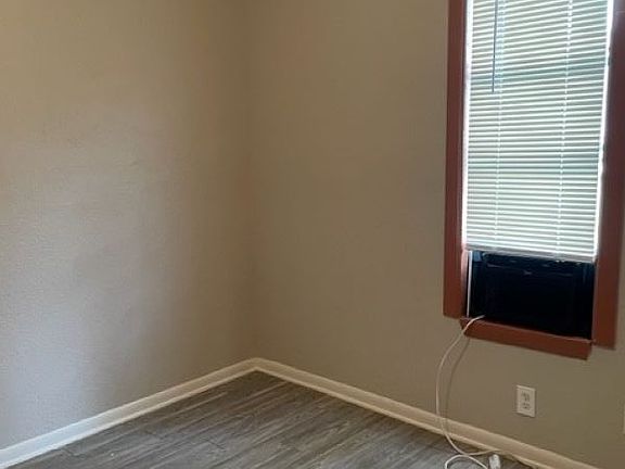 3rd image of 1016 Sunglo Dr