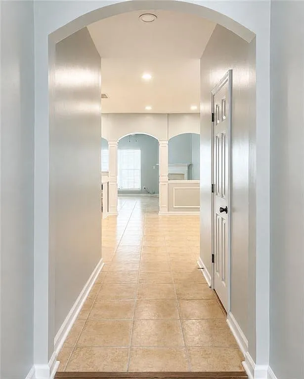 3 bed, 2.5 bath, 1952 sqft, $2,150 — Photo 3