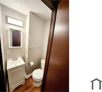 1421 Hamlin St — Photo 5