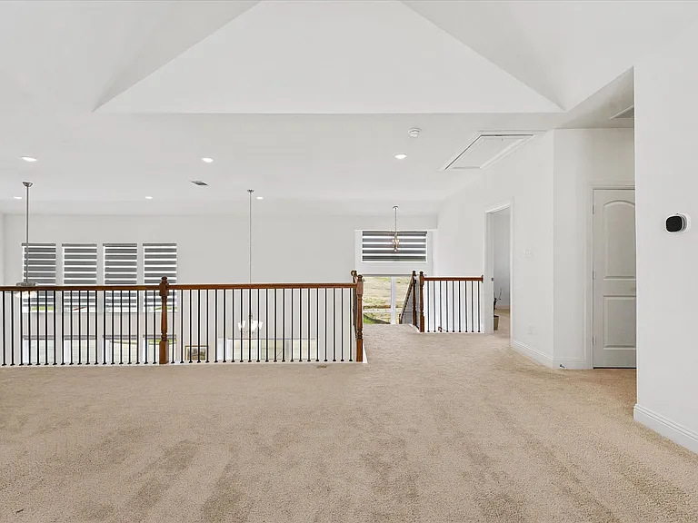 1549 Pirene Aly #1549 — Photo 22