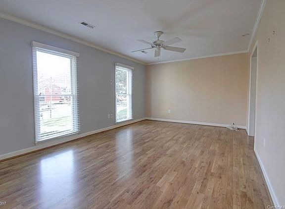 3rd image of 9404 Wenlock Cres