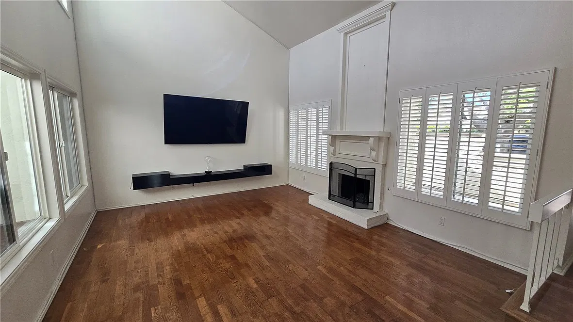 1 bed, 1.5 bath, 1167 sqft, $3,200 — Photo 3
