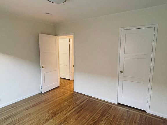 3rd image of 2386-2388 29th Ave
