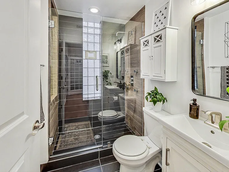 1818 W Superior St #2R — Photo 10