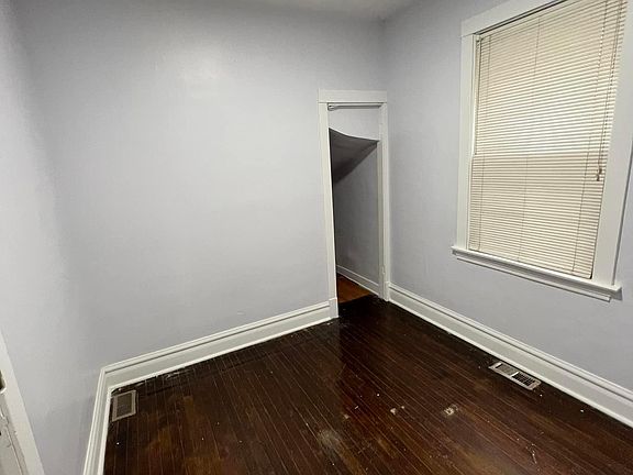3rd image of 2107 S Lombard Ave #1