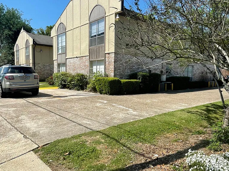 752 Kenmore Ave — Photo 5