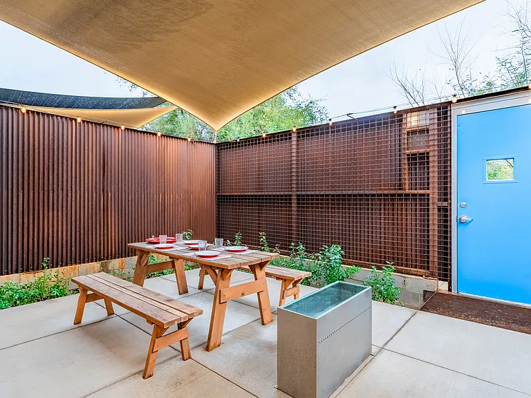 2046 S Forest Ave — Photo 21