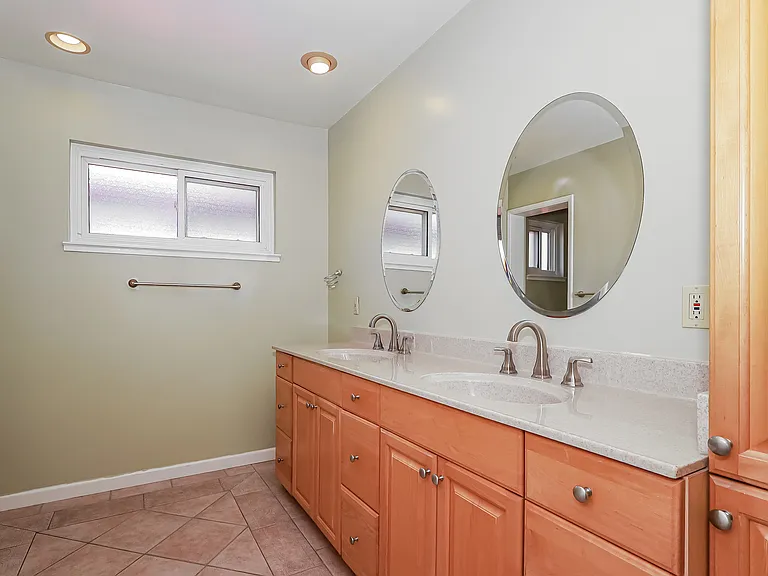 635 Pilgrim Dr — Photo 16