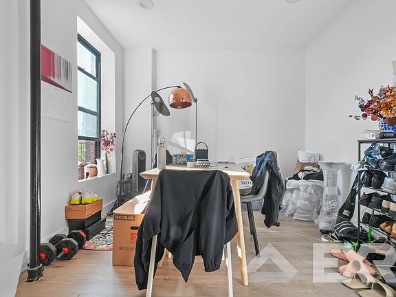 2nd image of 326 Bedford Ave #F2s