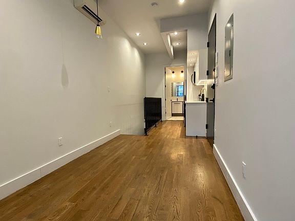 5th image of 1337 Gates Ave #1