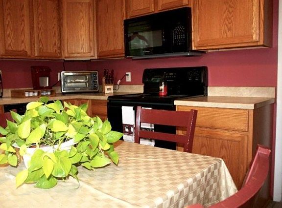 5th image of 1825 Lois Ln