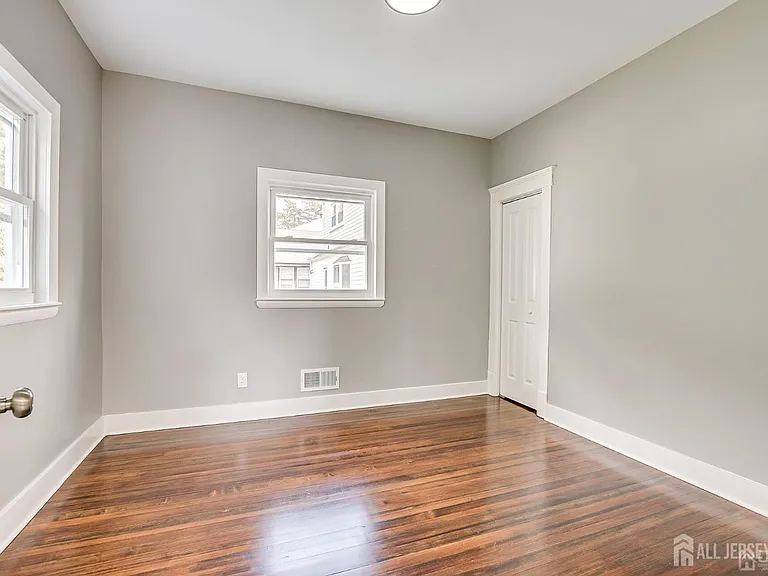 48 Johnson Pl — Photo 18