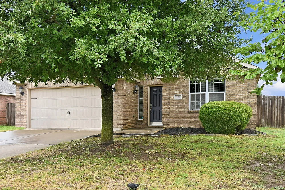 3 bed, 2.0 bath, 1467 sqft, $1,865 — Photo 3