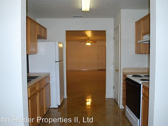 4th image of 915 Maplewood St