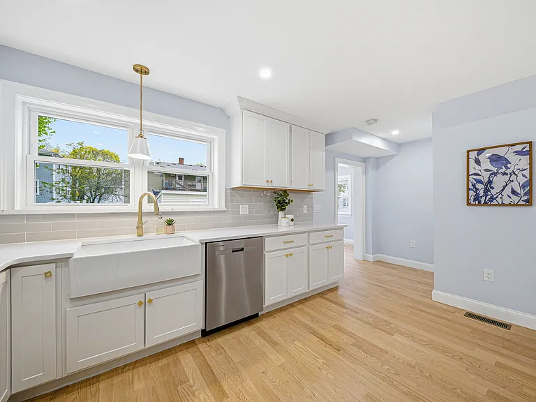 30 Arnold St — Photo 8
