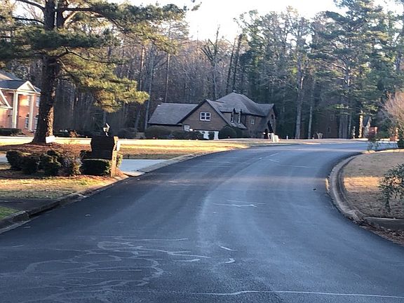 4th image of 180 North Dr