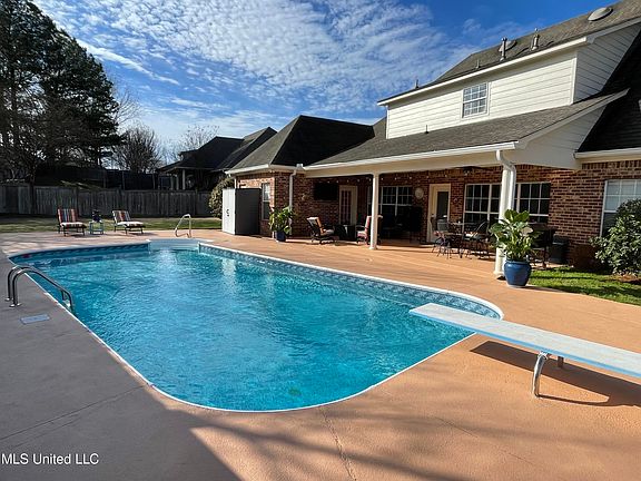 5th image of 403 Glen Oaks Dr