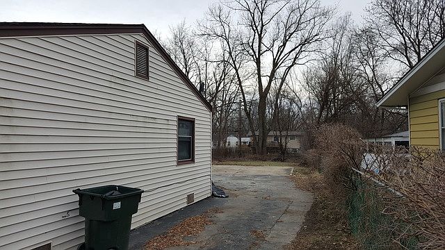 2nd image of 15400 Maple Ln
