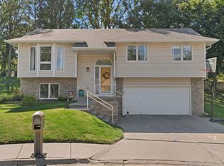 212 Woodcliff Cir, Council Bluffs, IA 51503