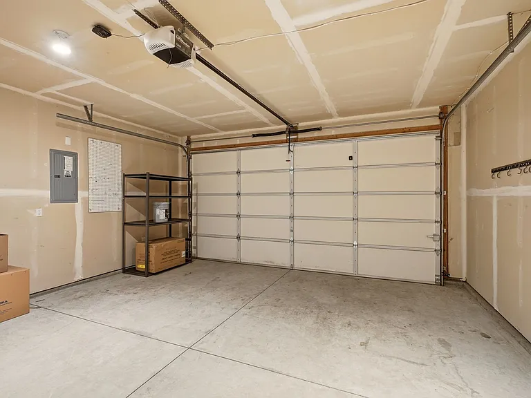 3906 E 31st Ave — Photo 24