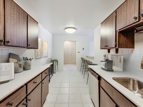 5th image of 9801 S Karlov Ave