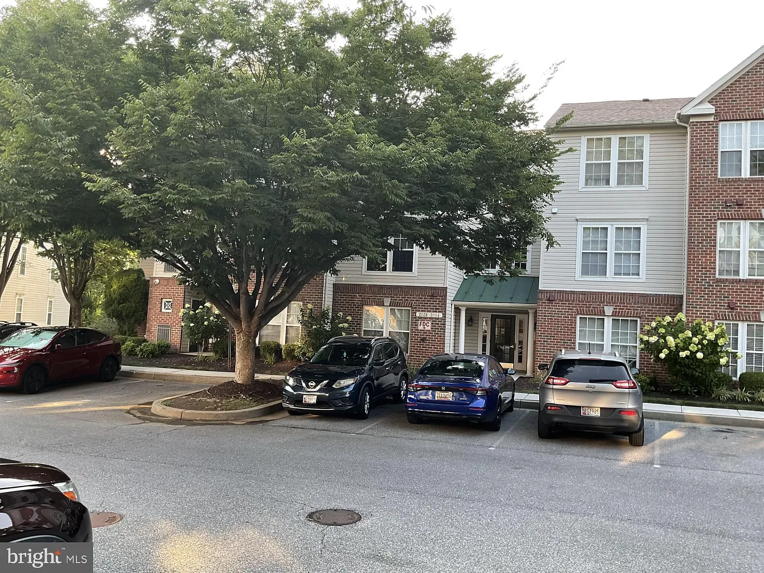 2 bed, 2.0 bath, 1128 sqft, $1,800 — Photo 2