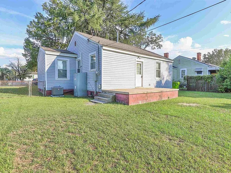 305 Virginia St — Photo 31