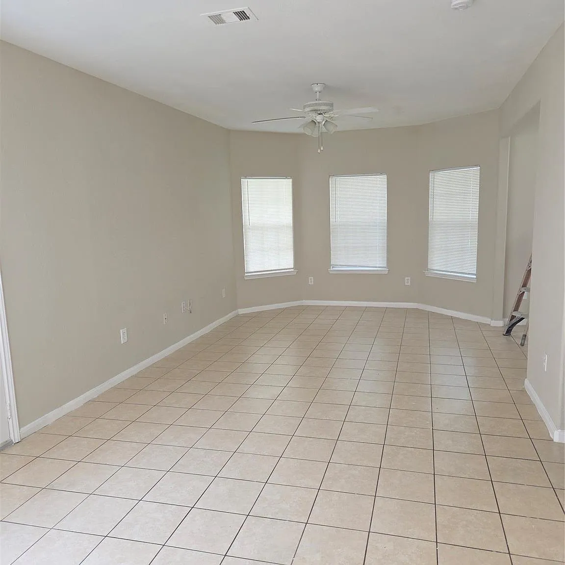4 bed, 3.5 bath, 1714 sqft, $1,775 — Photo 2