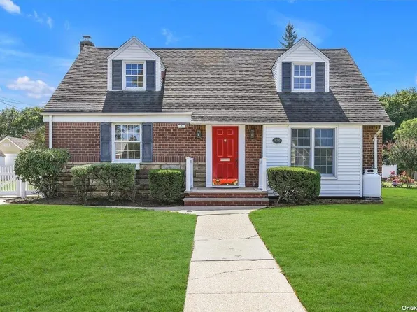 879 Hemlock Street, Franklin Square, NY 11010