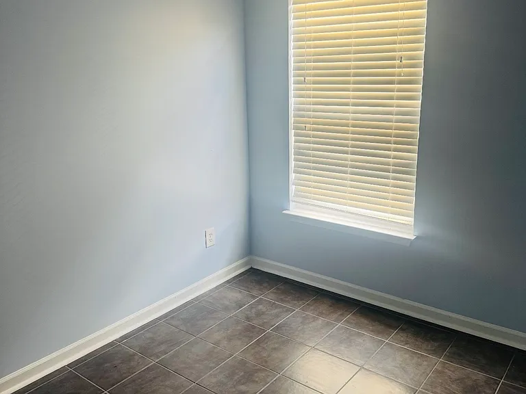 1100 Silvermoon Dr — Photo 15