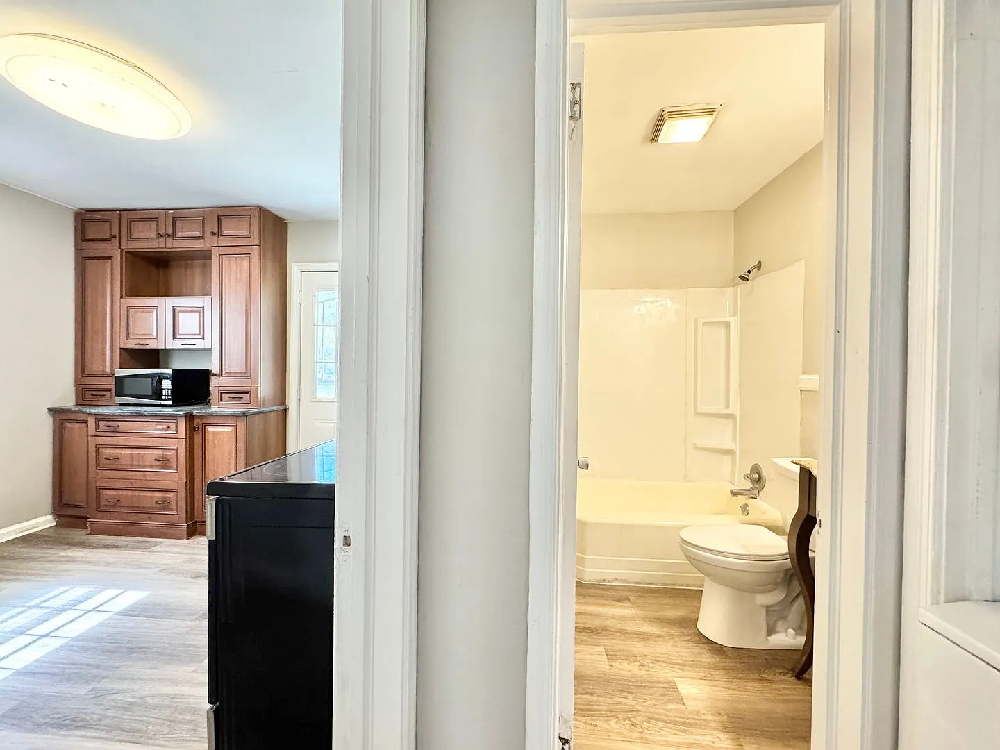 1006 E Side Drive — Photo 4