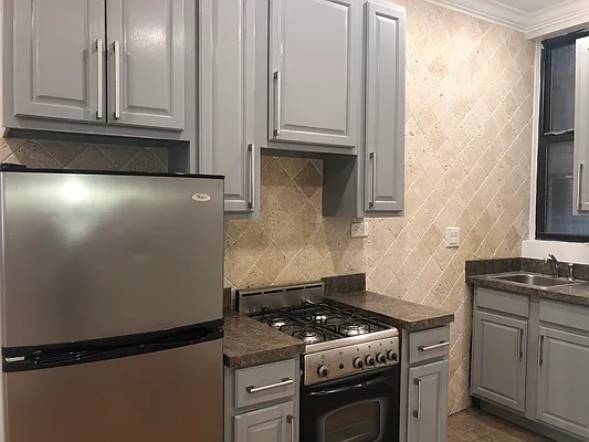 Rented by R New York | media 24