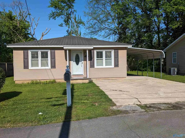 704 Recreation Ln, Scottsboro, AL 35768