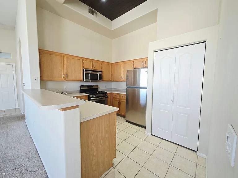 700 Carnegie St #222 — Photo 6