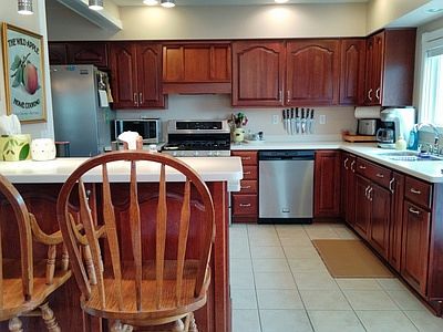 island for storage & eating