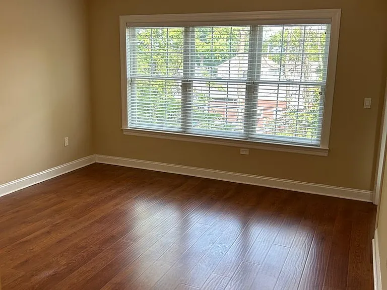 106 Terrace Ave — Photo 4