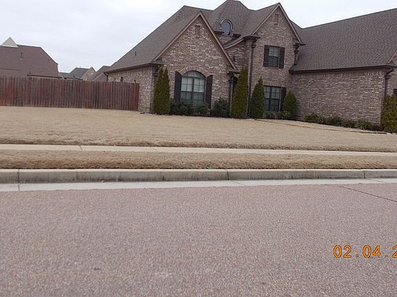3rd image of 4999 Laurel Greens Dr