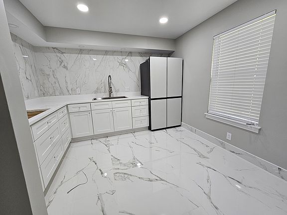 3rd image of 411 Thomas Jefferson Cir