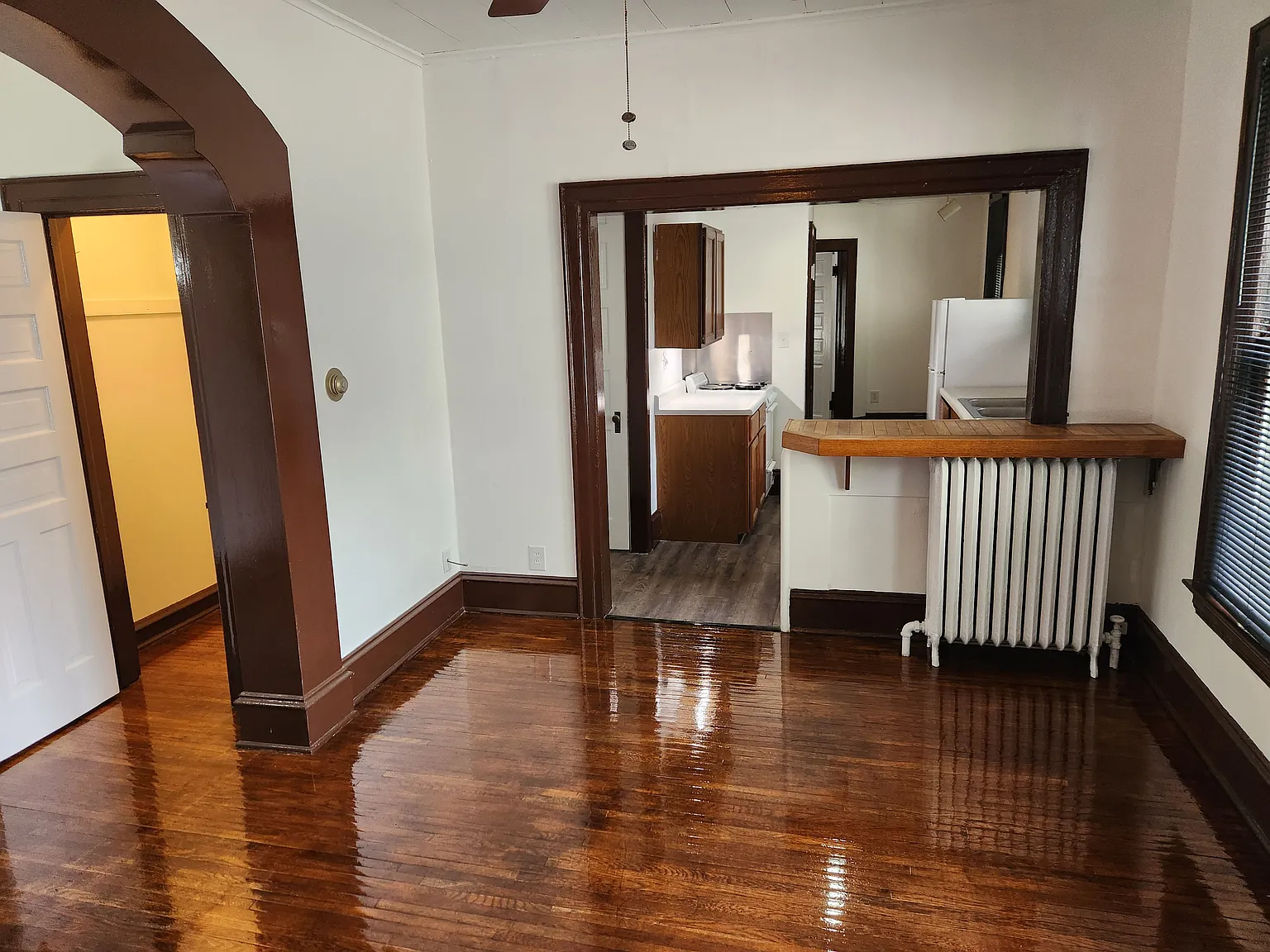 607 E Washington St — Photo 3