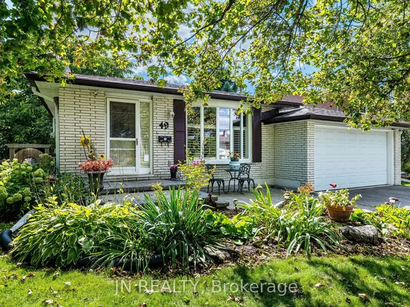 49 School St, East Gwillimbury, ON L9N 1K6