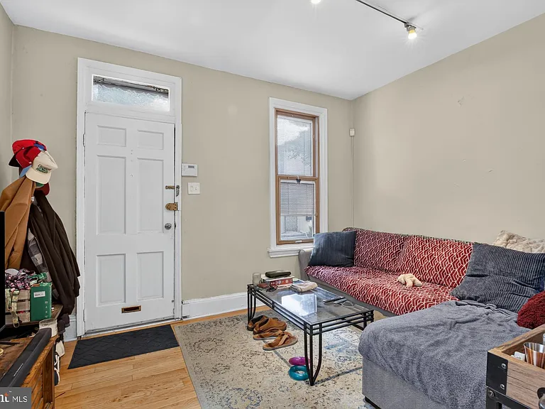 2528 Waverly St — Photo 8