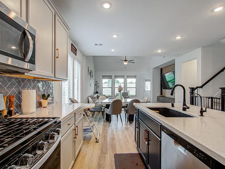 4722 Crest Hill Dr — Photo 14