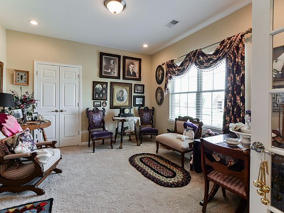 4th image of 156 Greystone Dr