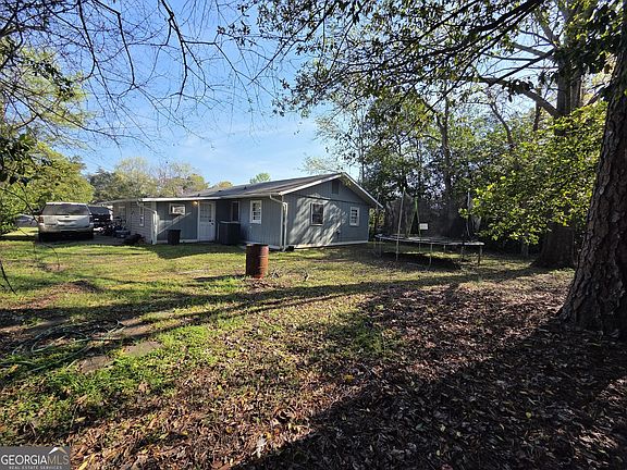 3rd image of 105 Varee Dr