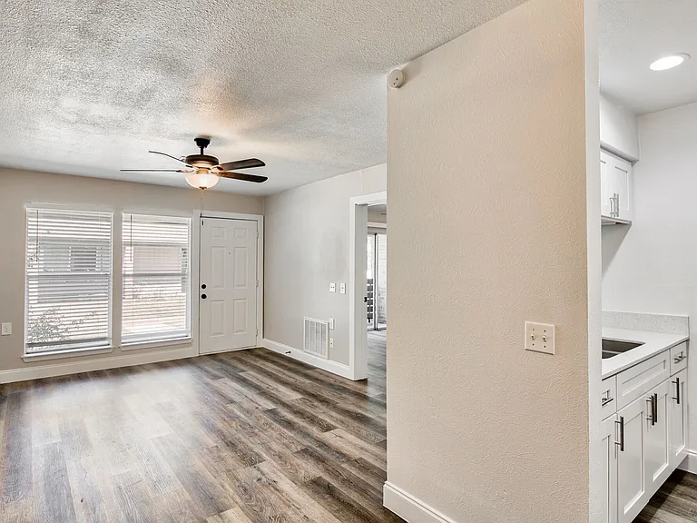 4700 King St — Photo 30
